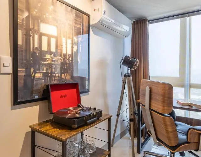 The Peaky Blinder S Crib With Gym, Pool, Sauna 度假居 *