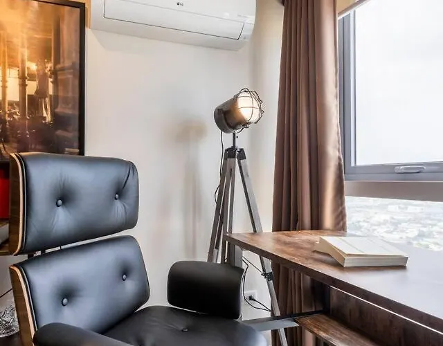 The Peaky Blinder S Crib With Gym, Pool, Sauna 度假居